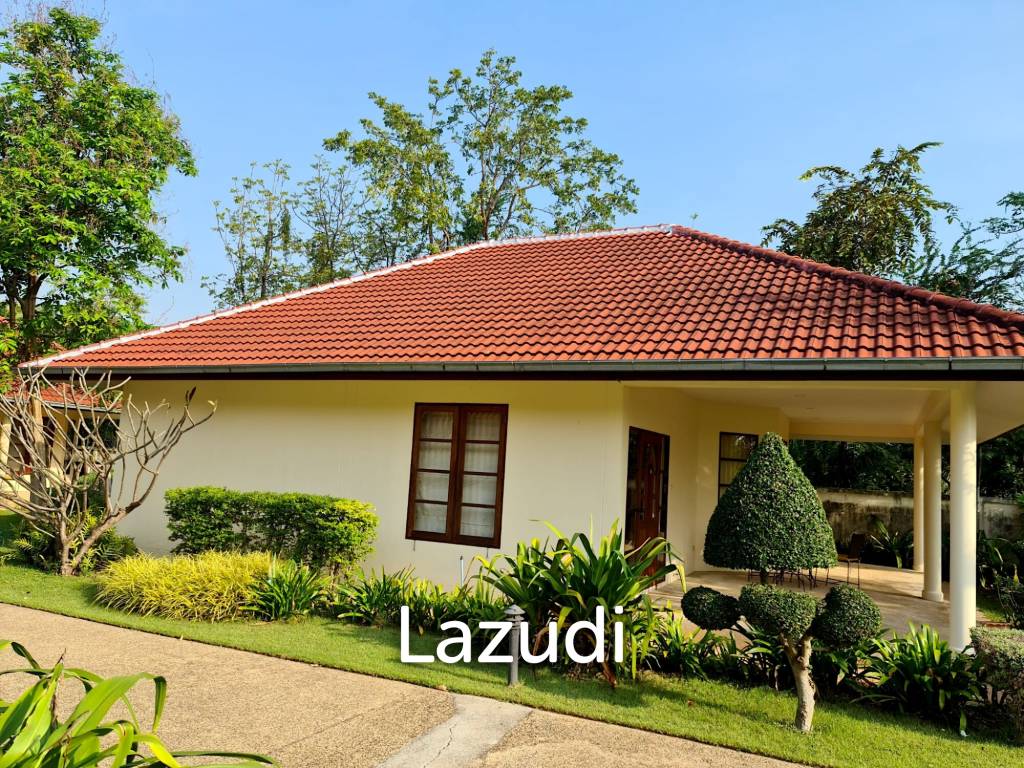 Resort complex with villa and 4 separate bungalows in Cha Am