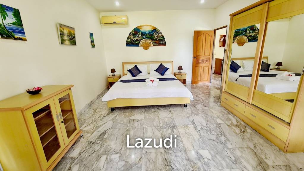 Resort complex with villa and 4 separate bungalows in Cha Am