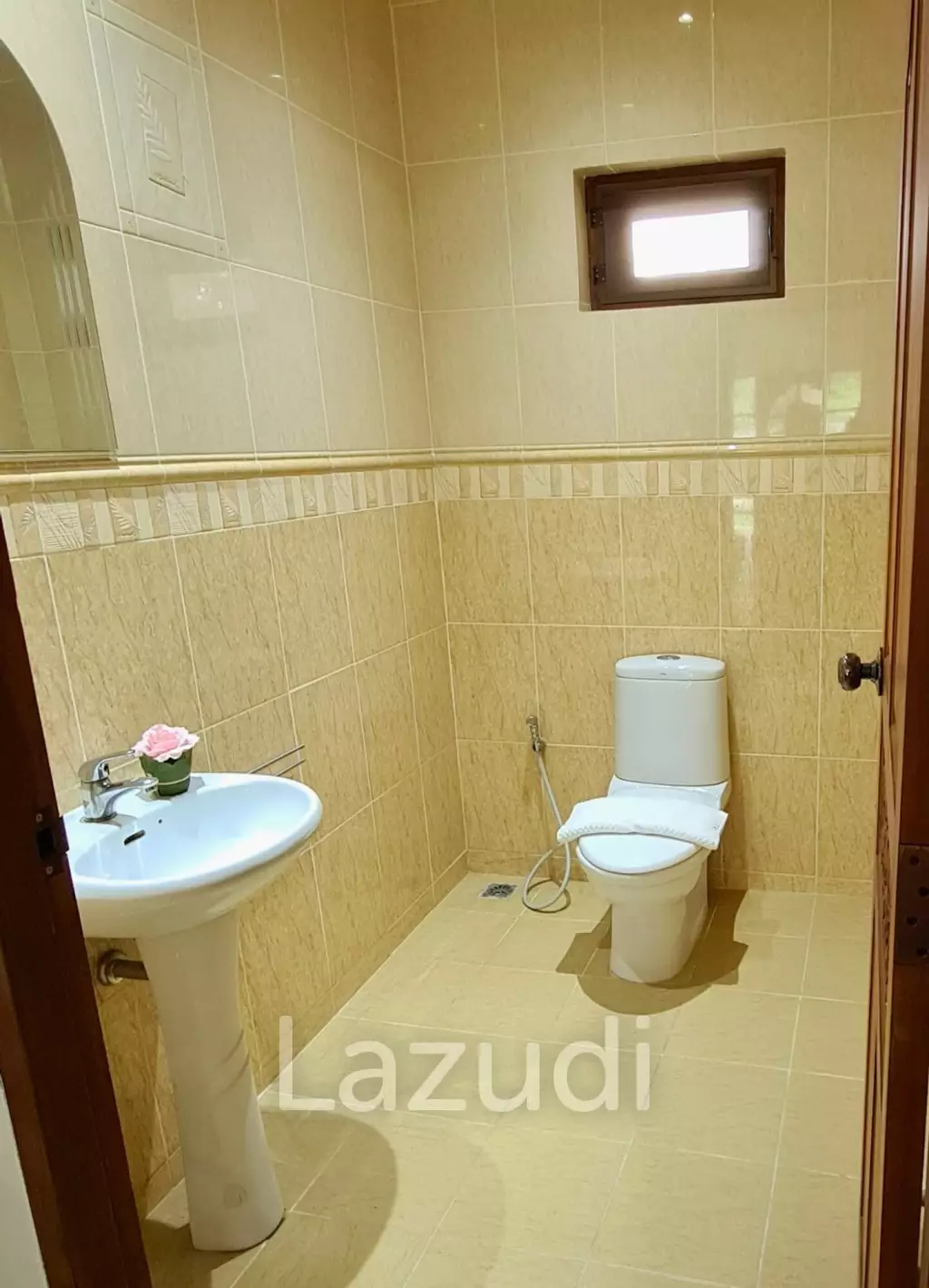 Resort complex with villa and 4 separate bungalows in Cha Am