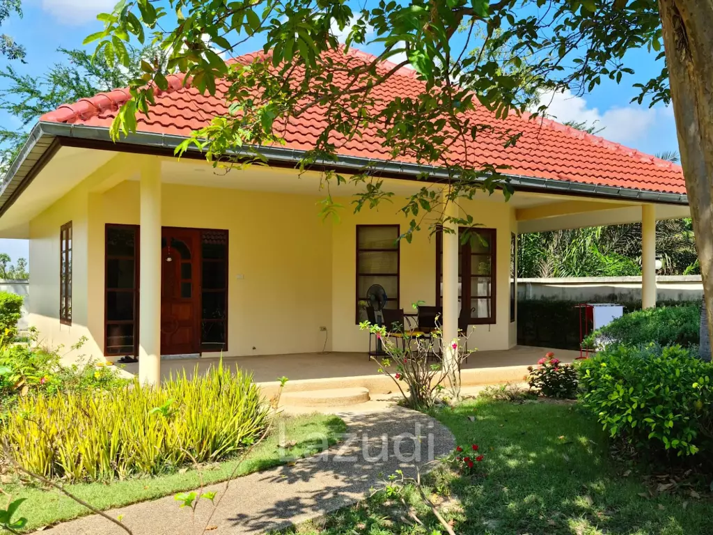 Resort complex with villa and 4 separate bungalows in Cha Am