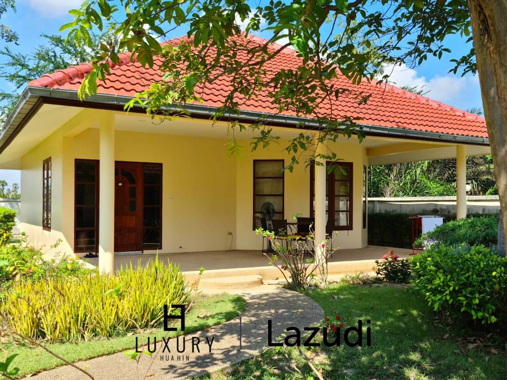 Resort complex with villa and 4 separate bungalows in Cha Am