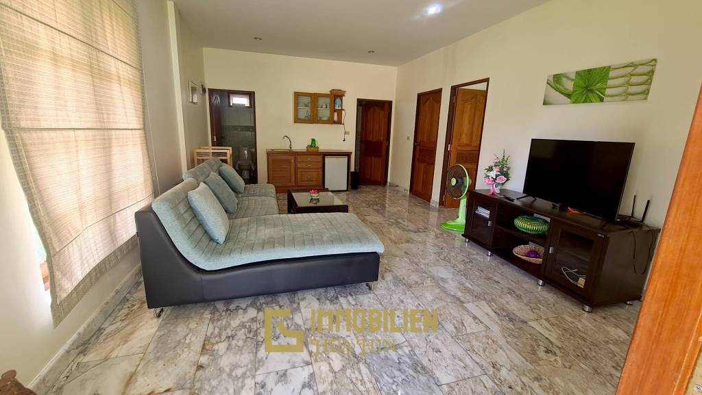 Resort complex with villa and 4 separate bungalows in Cha Am