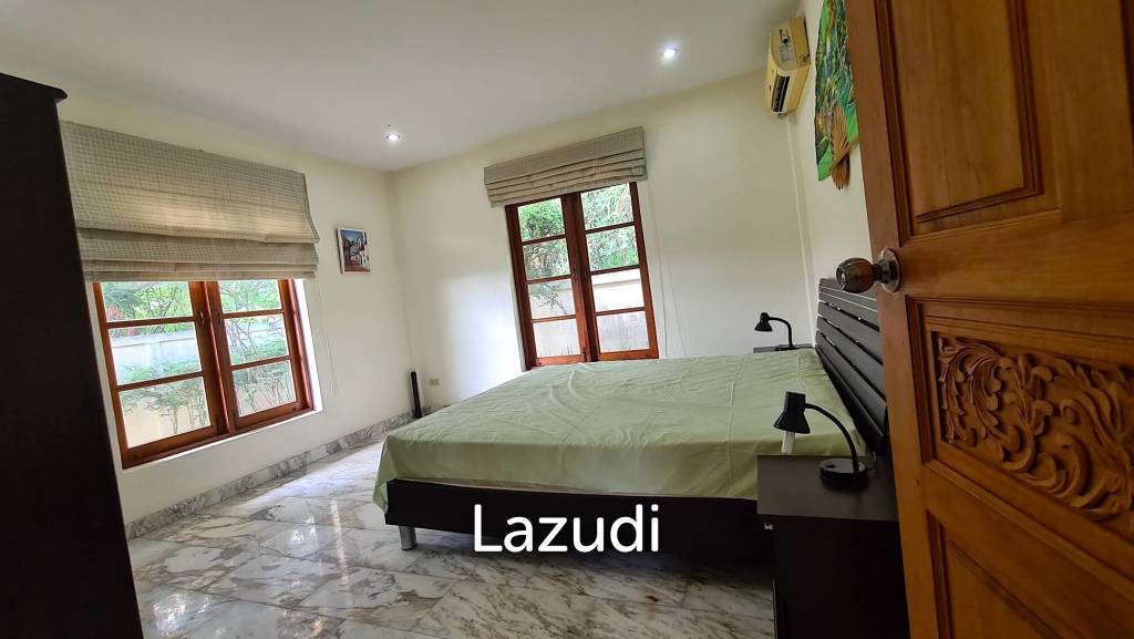 Resort complex with villa and 4 separate bungalows in Cha Am