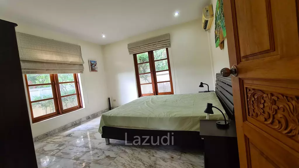 Resort complex with villa and 4 separate bungalows in Cha Am