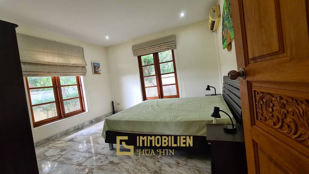 Resort complex with villa and 4 separate bungalows in Cha Am