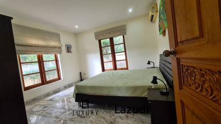 Resort complex with villa and 4 separate bungalows in Cha Am