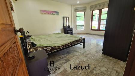 Resort complex with villa and 4 separate bungalows in Cha Am