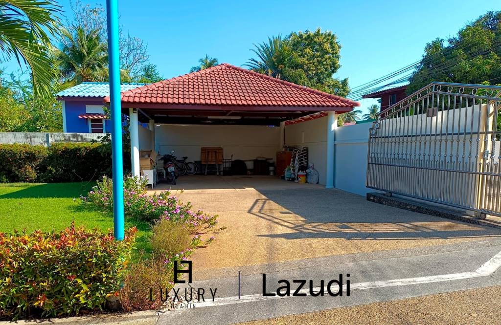 Resort complex with villa and 4 separate bungalows in Cha Am