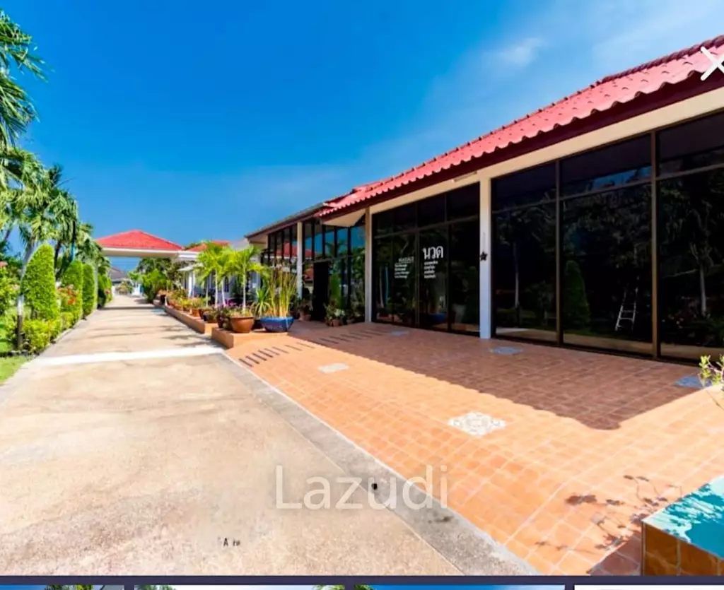 Resort complex with villa and 4 separate bungalows in Cha Am