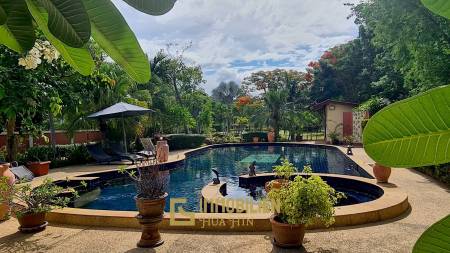 Resort complex with villa and 4 separate bungalows in Cha Am