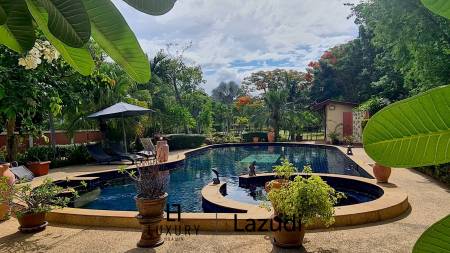Resort complex with villa and 4 separate bungalows in Cha Am