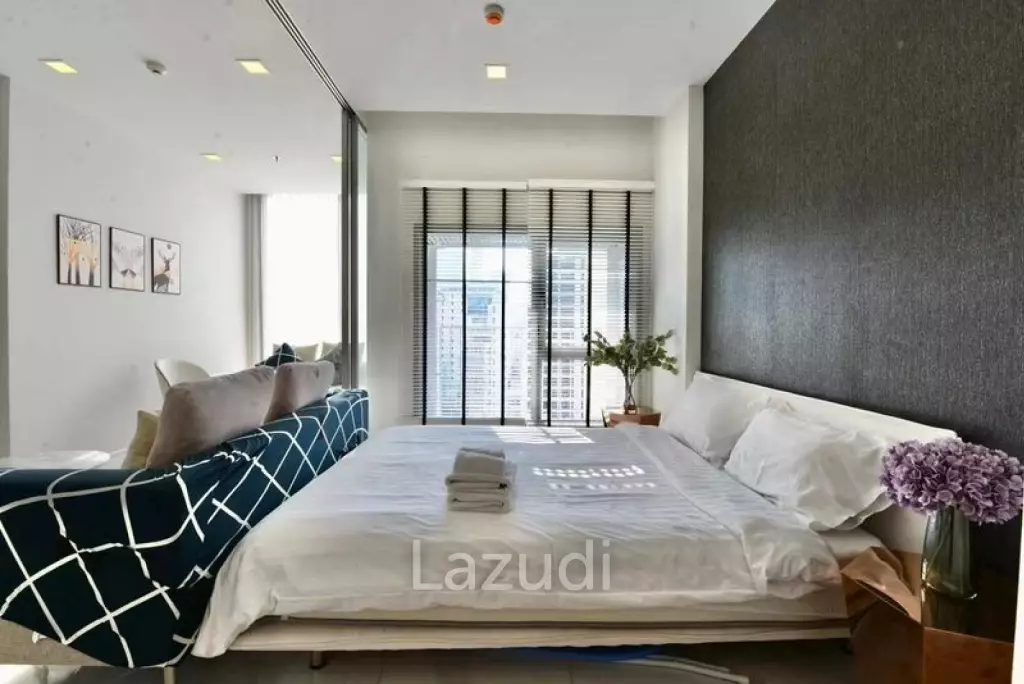 34.5 sqm condo Hyde Sukhumvit 11 on 10th floor in Khlong Toei Nuea Bangkok