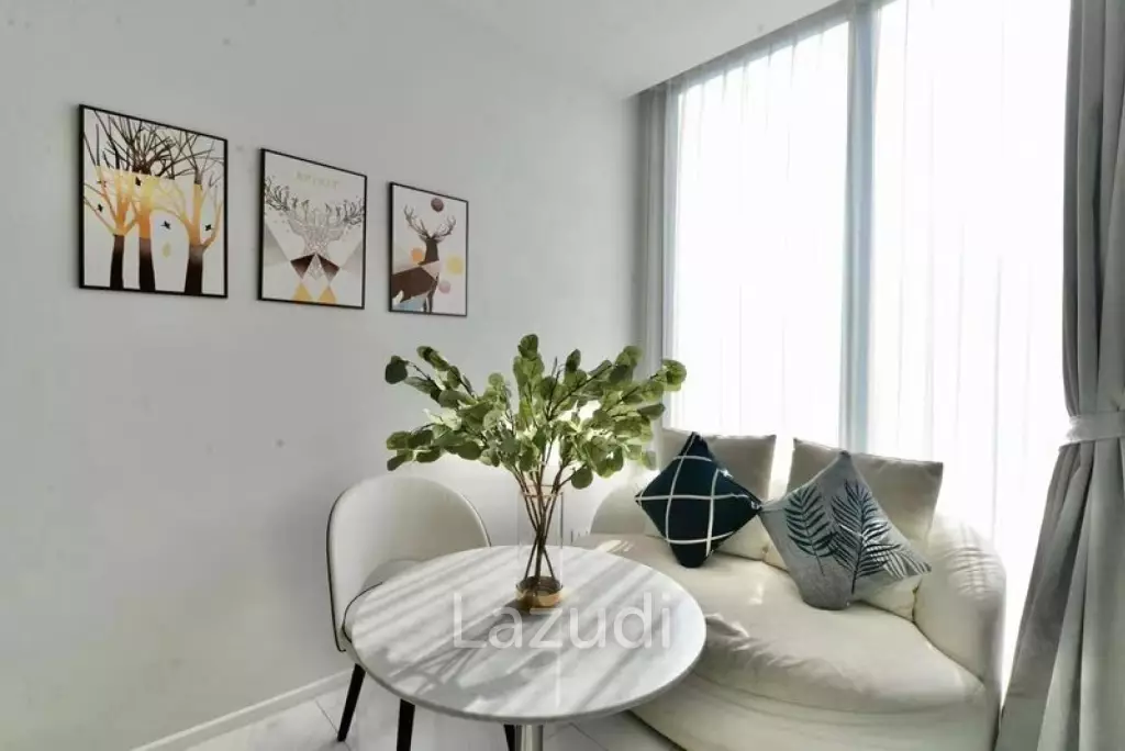 34.5 sqm condo Hyde Sukhumvit 11 on 10th floor in Khlong Toei Nuea Bangkok