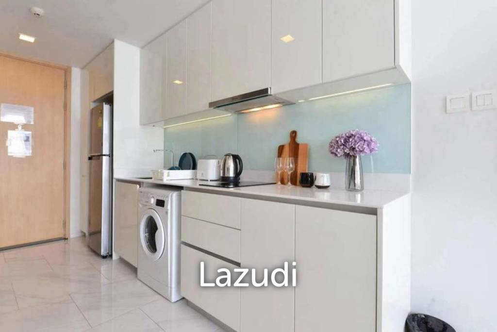 34.5 sqm condo Hyde Sukhumvit 11 on 10th floor in Khlong Toei Nuea Bangkok