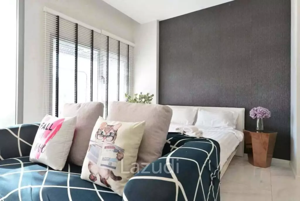 34.5 sqm condo Hyde Sukhumvit 11 on 10th floor in Khlong Toei Nuea Bangkok