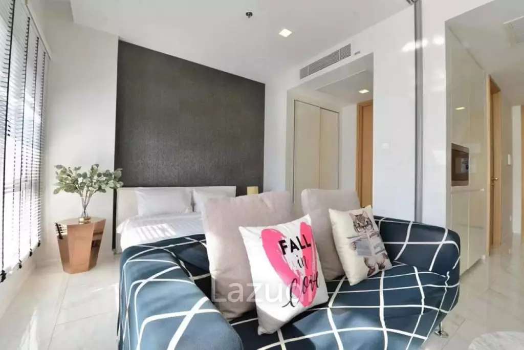 34.5 sqm condo Hyde Sukhumvit 11 on 10th floor in Khlong Toei Nuea Bangkok