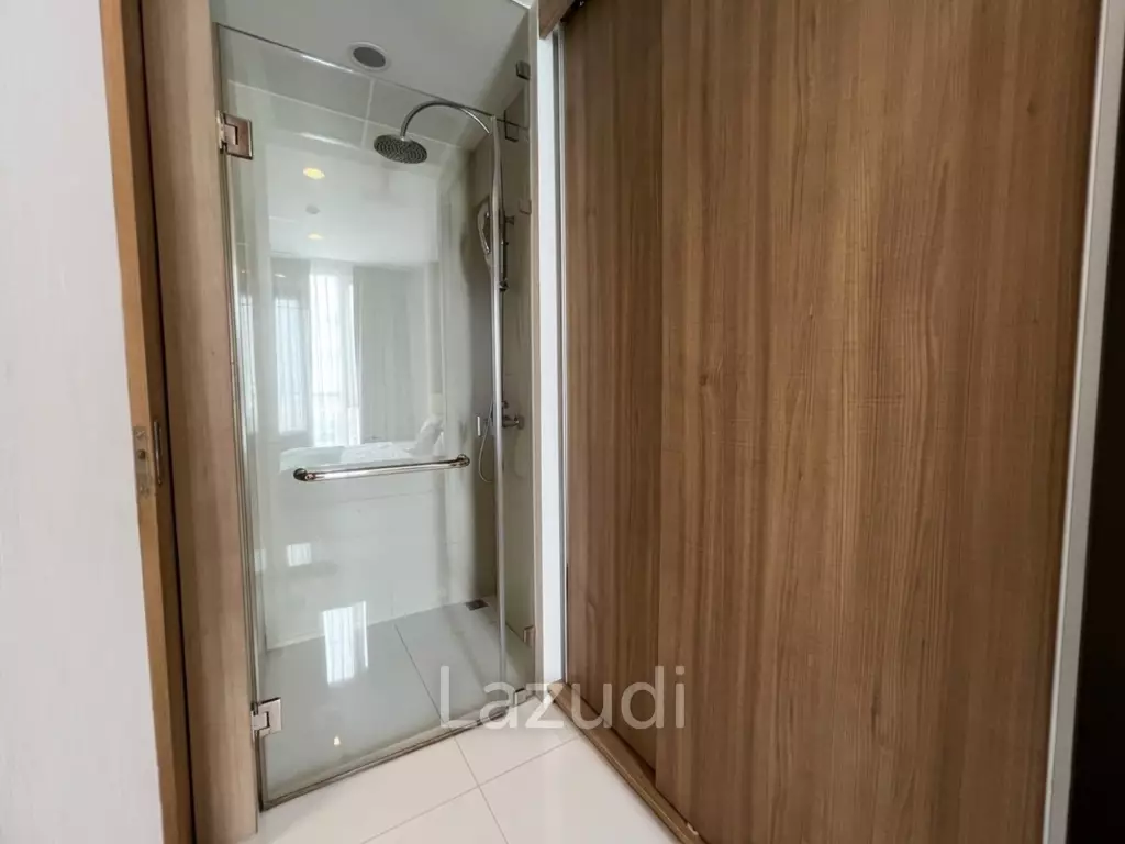 Cozy 1-Bedroom High-Floor Condo at The Riviera Wongamat