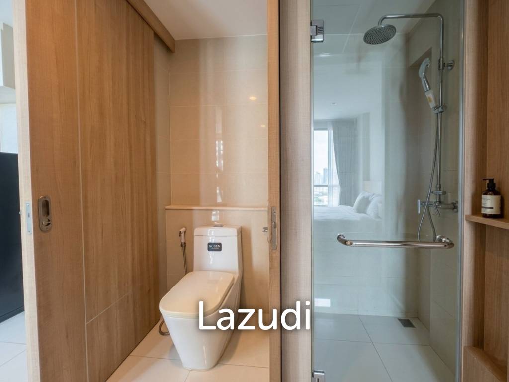 Cozy 1-Bedroom High-Floor Condo at The Riviera Wongamat