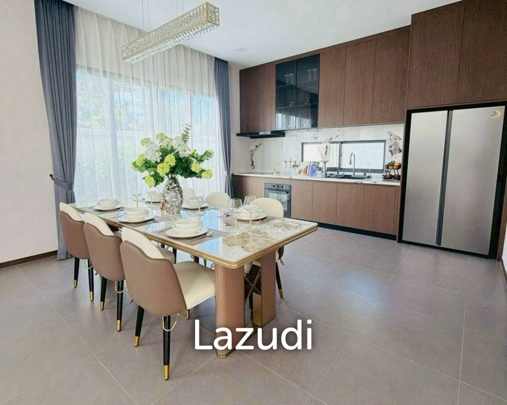 Ultra-Modern 4-Bedroom Luxury Pool Villa for Sale at Palm Lakeside