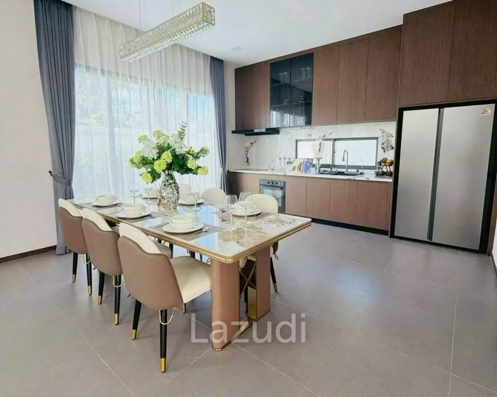 Ultra-Modern 4-Bedroom Luxury Pool Villa for Sale at Palm Lakeside