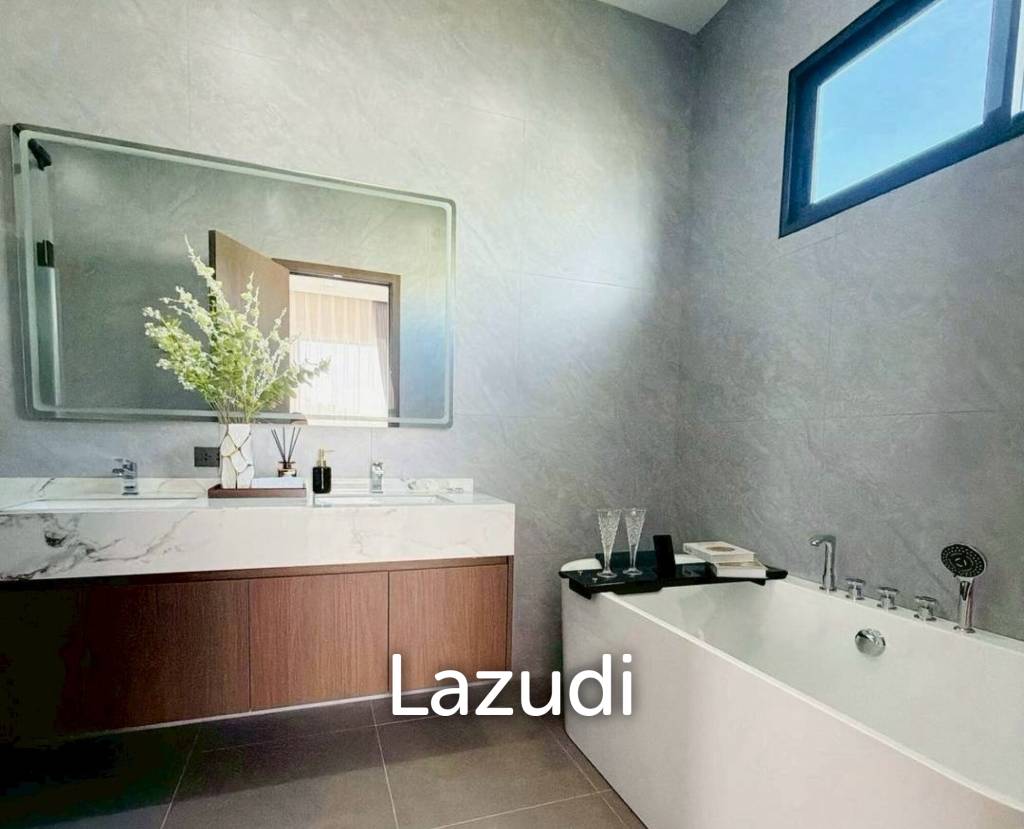 Ultra-Modern 4-Bedroom Luxury Pool Villa for Sale at Palm Lakeside