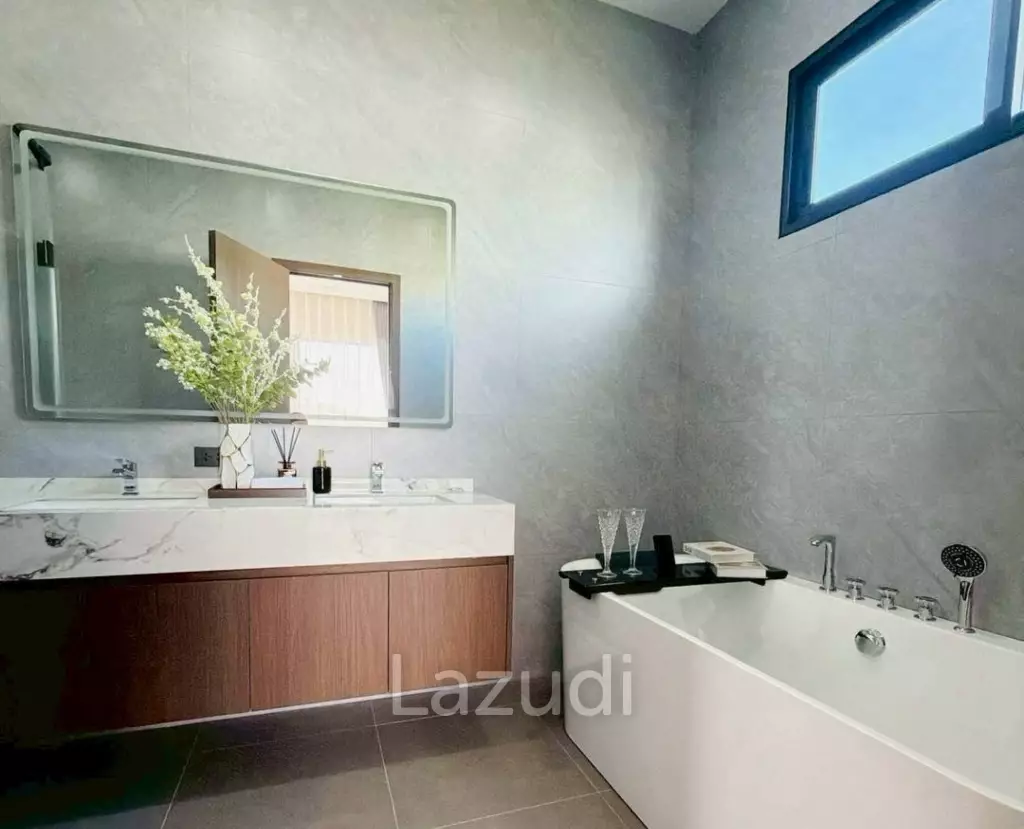Ultra-Modern 4-Bedroom Luxury Pool Villa for Sale at Palm Lakeside