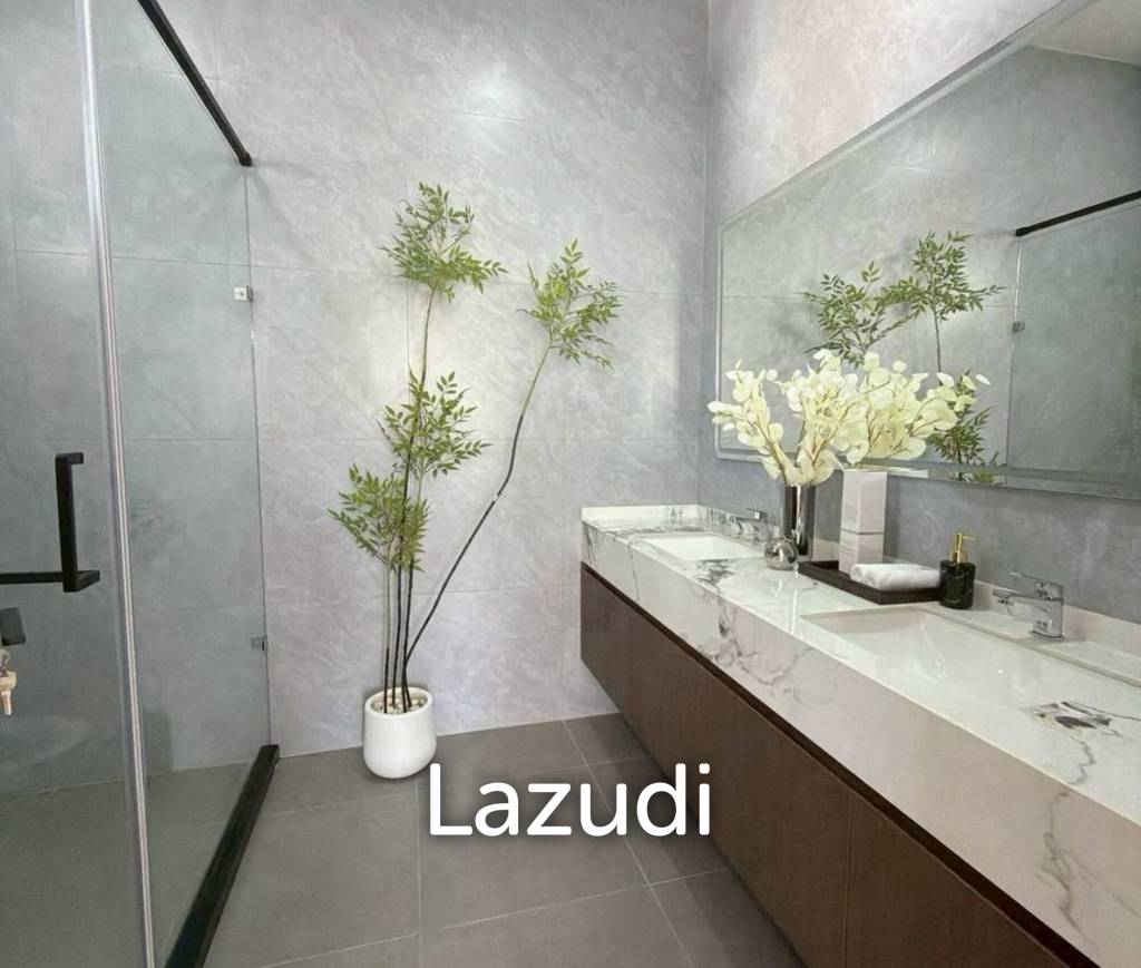 Ultra-Modern 4-Bedroom Luxury Pool Villa for Sale at Palm Lakeside