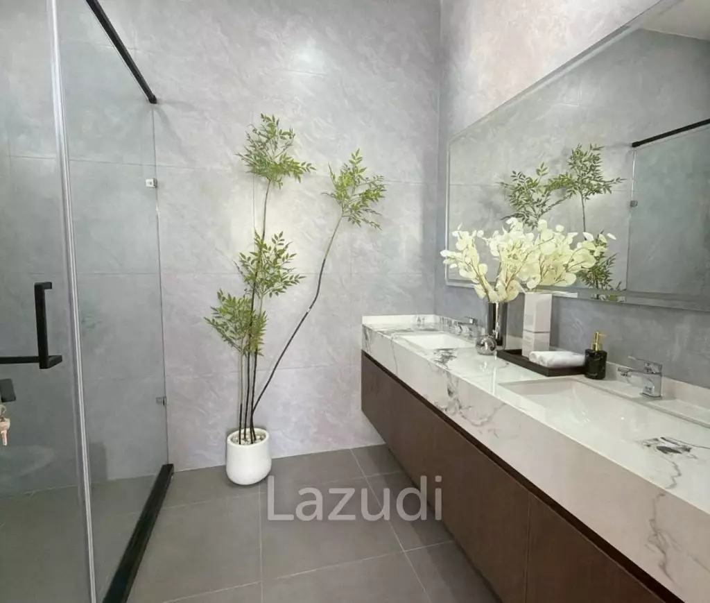 Ultra-Modern 4-Bedroom Luxury Pool Villa for Sale at Palm Lakeside