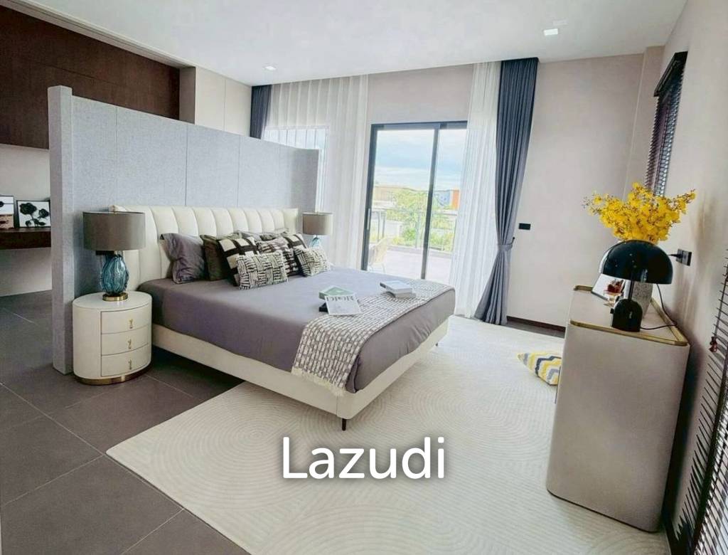 Ultra-Modern 4-Bedroom Luxury Pool Villa for Sale at Palm Lakeside