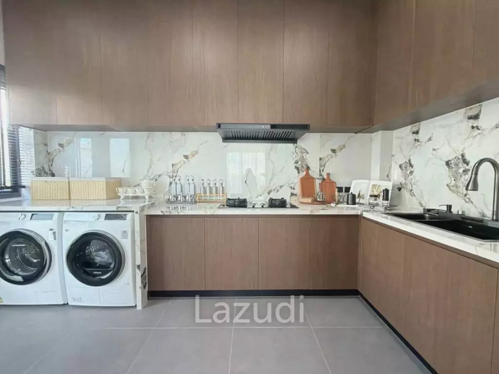 Ultra-Modern 4-Bedroom Luxury Pool Villa for Sale at Palm Lakeside