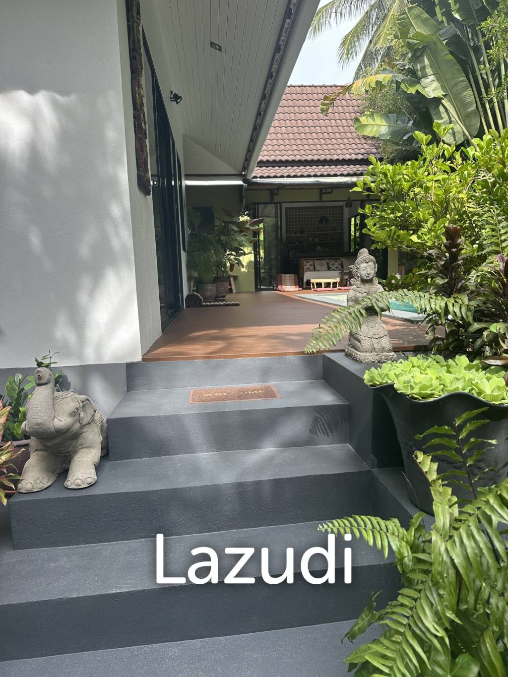 Beautiful Renovated 2 Bedroom Pool Villa in the Heart of Koh Phangan