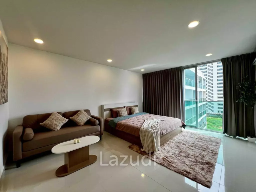 High-Floor Studio Condo for Sale at Club Royal Naklua