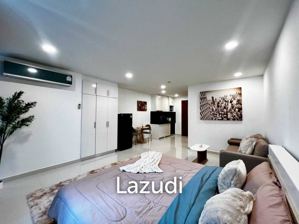 High-Floor Studio Condo for Sale at Club Royal Naklua