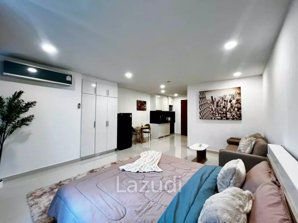 High-Floor Studio Condo for Sale at Club Royal Naklua