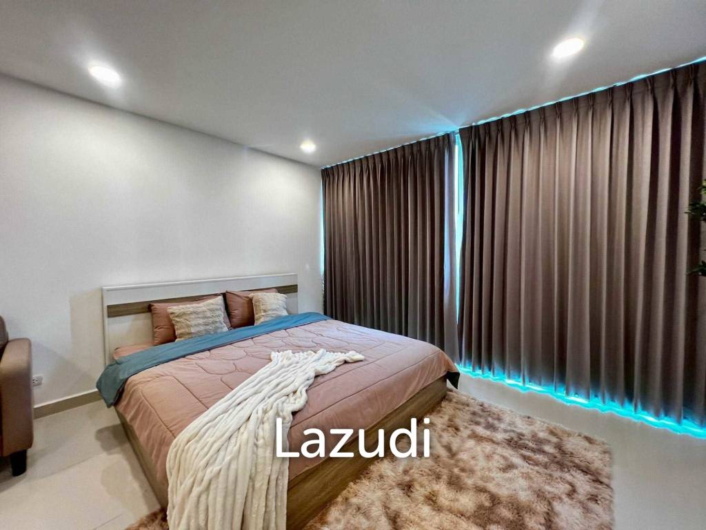 High-Floor Studio Condo for Sale at Club Royal Naklua