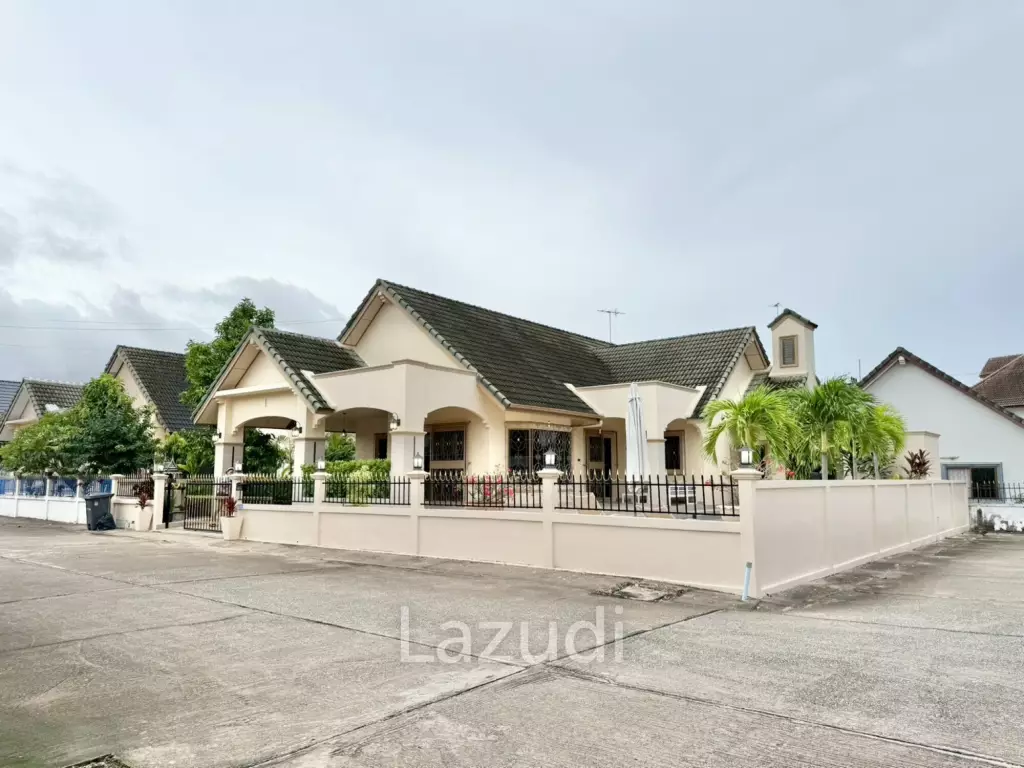 Newly Renovated 3-Bedroom Private Pool Villa at Natheekarn
