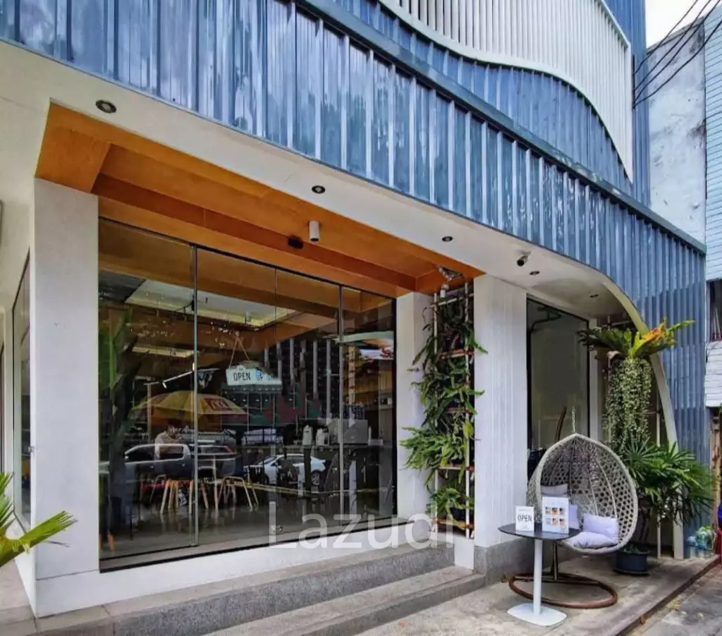 53 sqm modern retail space in Si Lom Bang Rak Bangkok