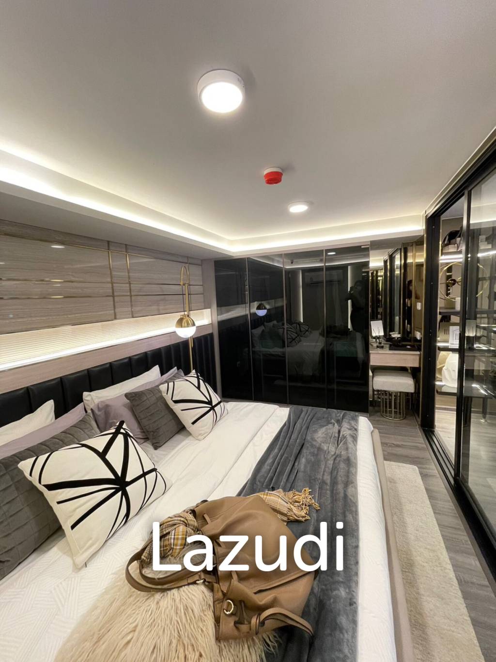 55 sqm duplex 2 bed condo on 31st floor Ideo Ramkamhaeng Lamsali Hua Mak