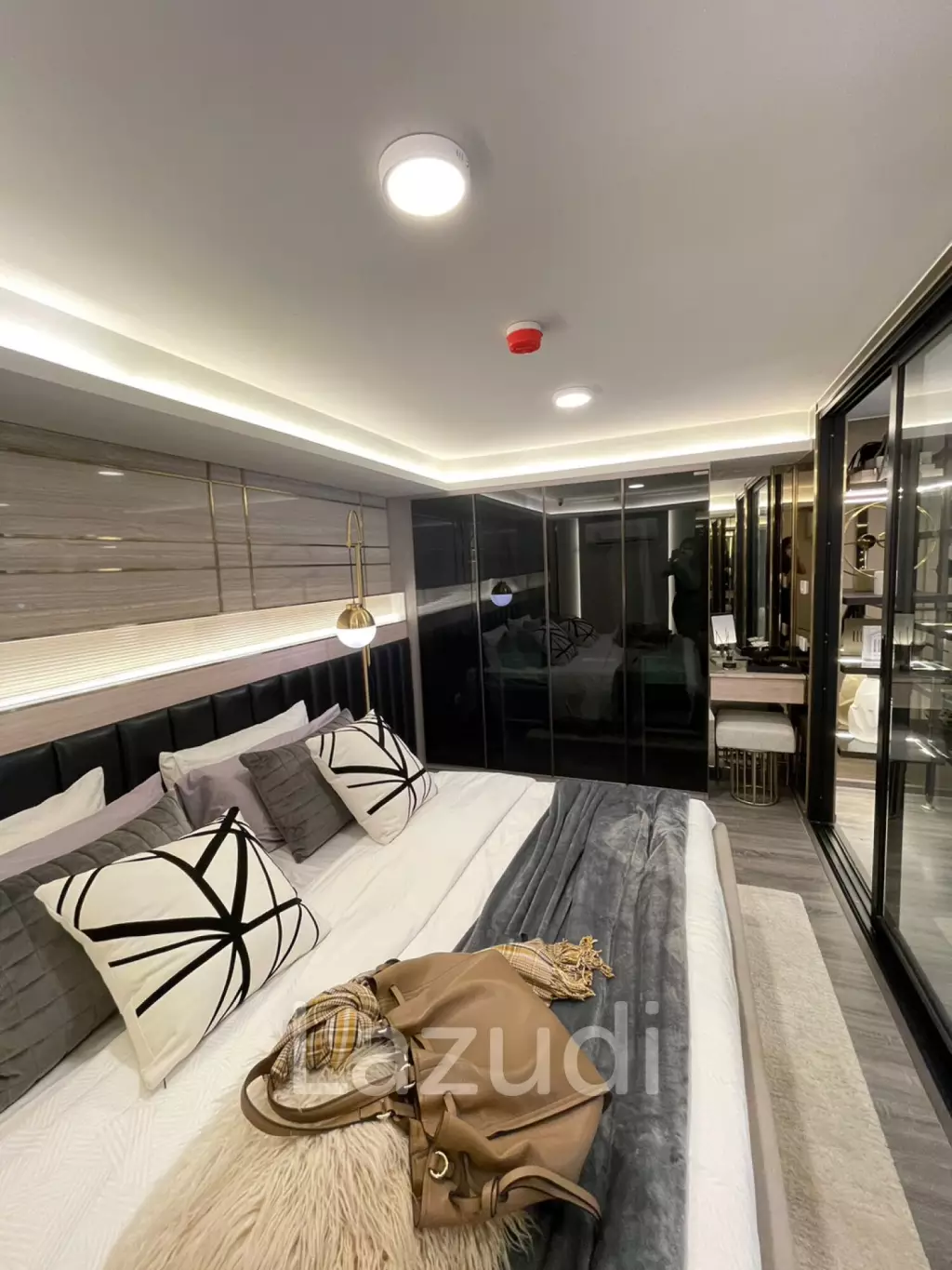 55 sqm duplex 2 bed condo on 31st floor Ideo Ramkamhaeng Lamsali Hua Mak