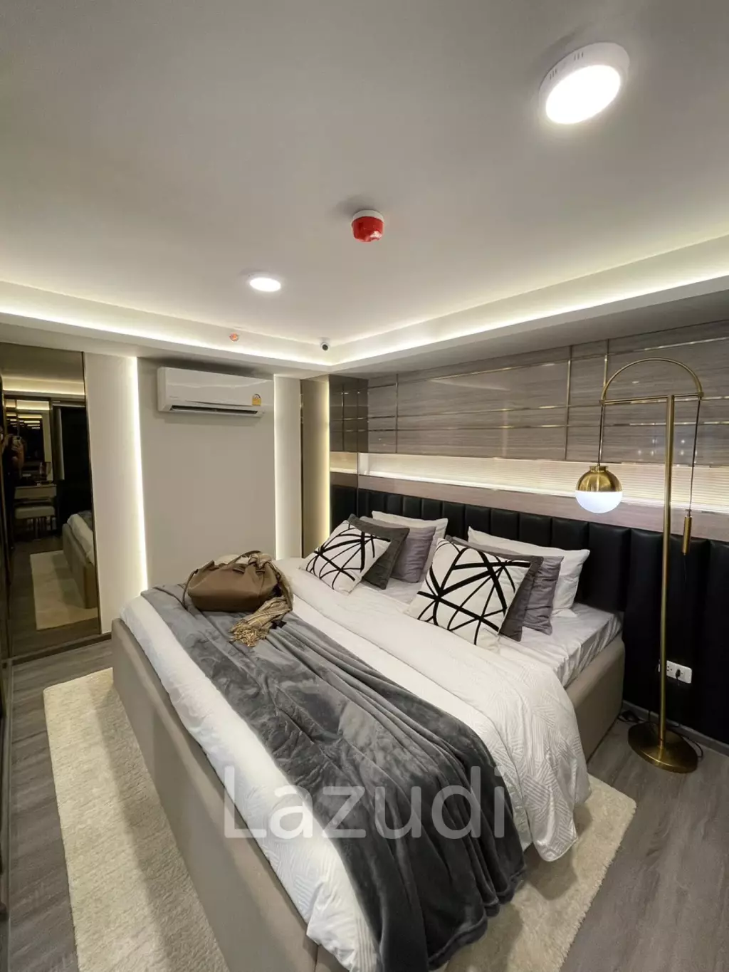 55 sqm duplex 2 bed condo on 31st floor Ideo Ramkamhaeng Lamsali Hua Mak