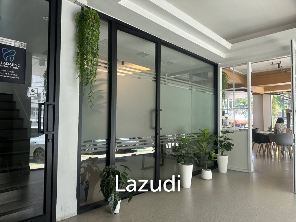 26 sqm Retail Space in Modern Building Si Lom Bang Rak Bangkok
