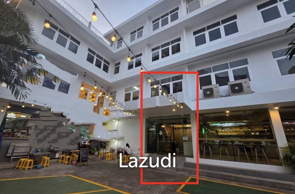 26 sqm Retail Space in Modern Building Si Lom Bang Rak Bangkok