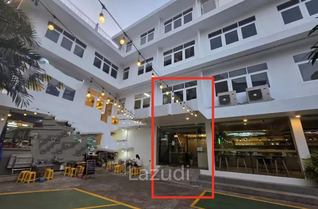 26 sqm Retail Space in Modern Building Si Lom Bang Rak Bangkok