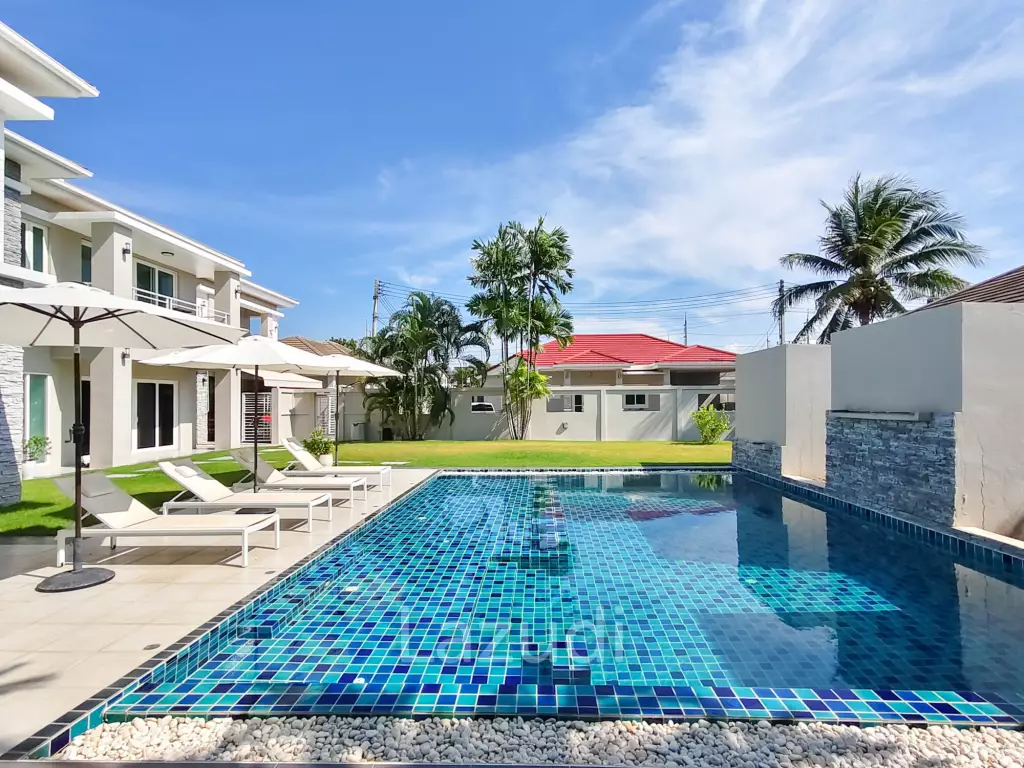 BAAN MIO : 2 Storey 6 Bed Pool villa for sale