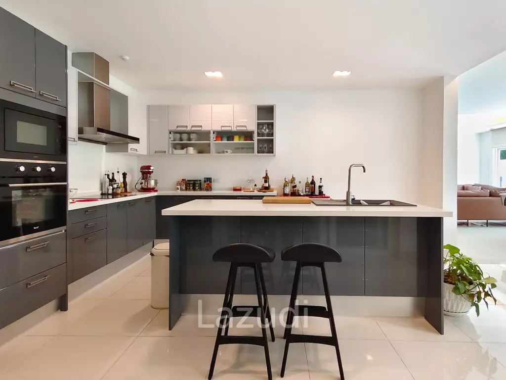 BAAN MIO : 2 Storey 6 Bed Pool villa for sale