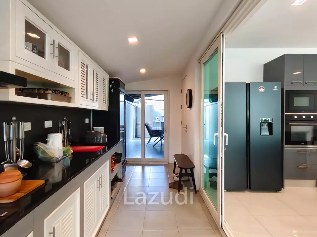 BAAN MIO : 2 Storey 6 Bed Pool villa for sale