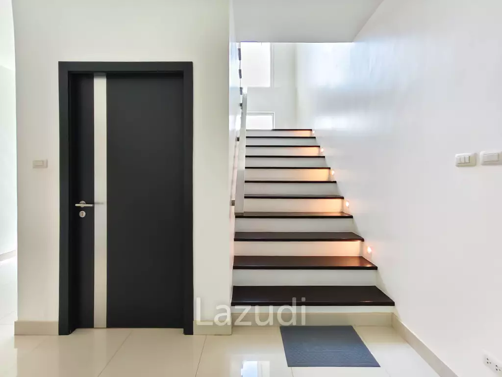BAAN MIO : 2 Storey 6 Bed Pool villa for sale