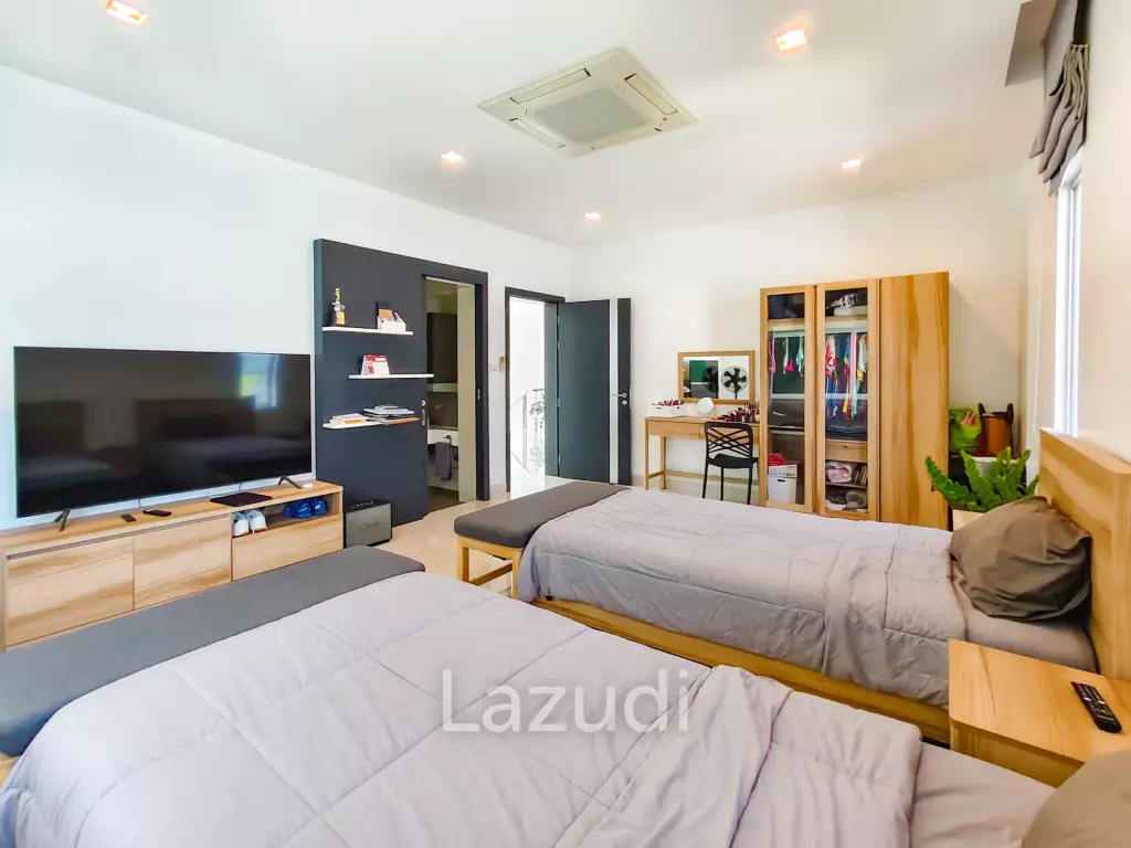 BAAN MIO : 2 Storey 6 Bed Pool villa for sale