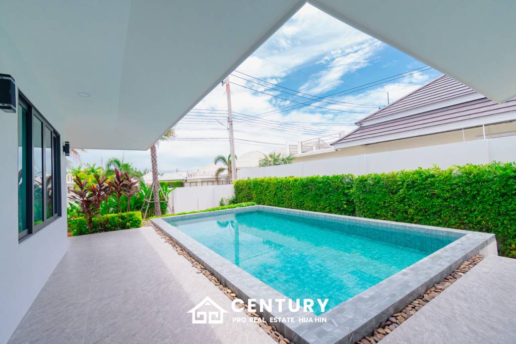 Modern 227 sqm Pool Villa in Villa Vista Thap Tai Hua Hin