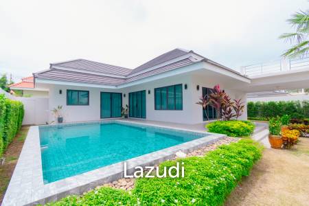 Modern 227 sqm Pool Villa in Villa Vista Thap Tai Hua Hin